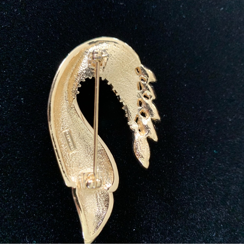 VINTAGE Crown Trifari Brooch - Picture 6 of 12